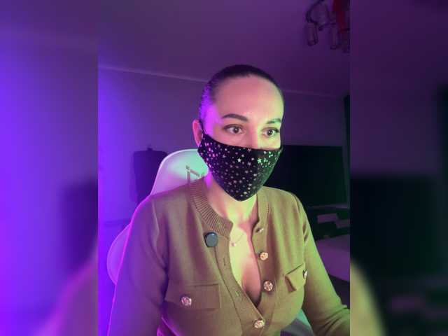 QWEENII's BongaCams show and profile