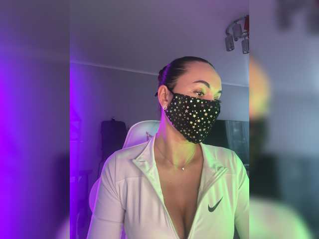 QWEENII's BongaCams show and profile