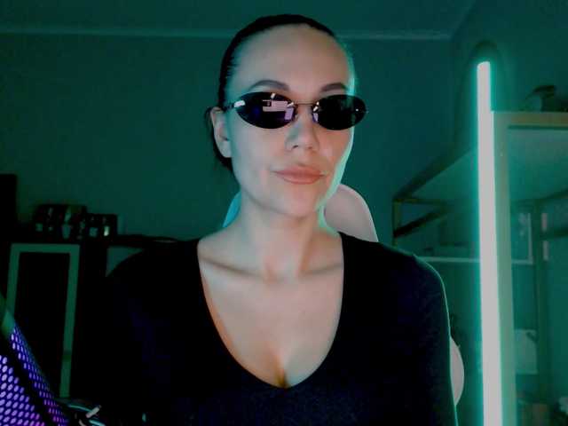 QWEENII's BongaCams show and profile