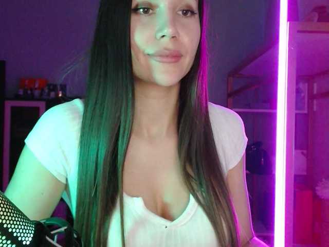 QWEENII's BongaCams show and profile