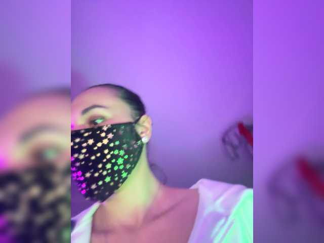 QWEENII's BongaCams show and profile