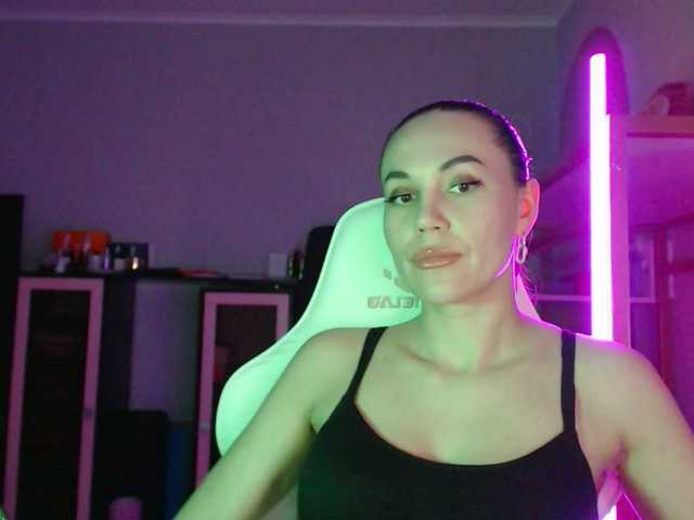 QWEENII's BongaCams show and profile