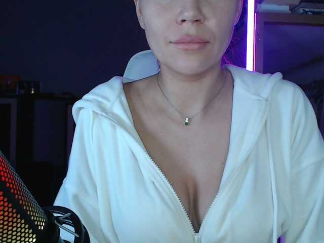 QWEENII's BongaCams show and profile