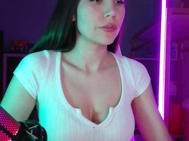 QWEENII's BongaCams show and profile