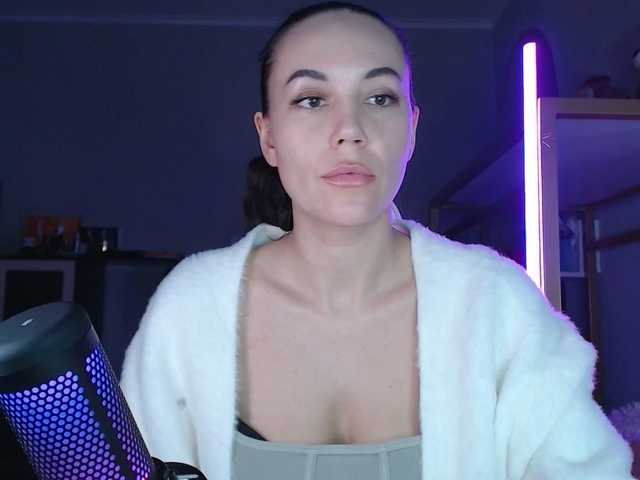 QWEENII's BongaCams show and profile