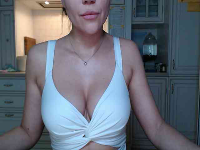 QWEENII webcam
