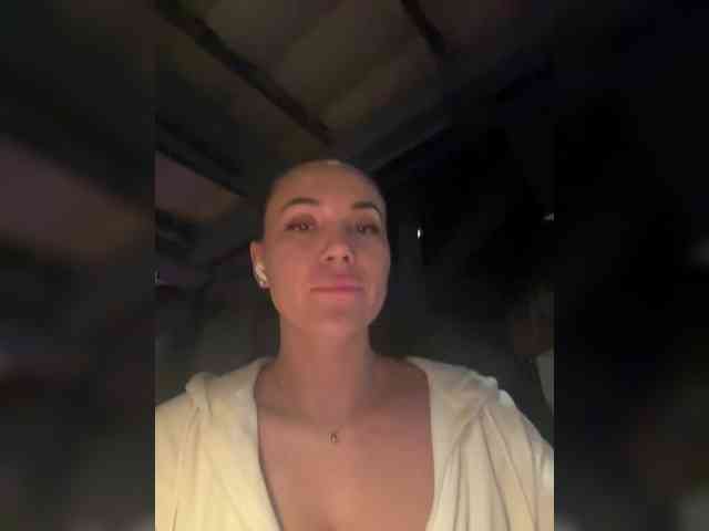 QWEENII webcam