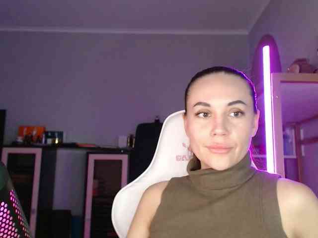 QWEENII Live Webcam on BongaCams