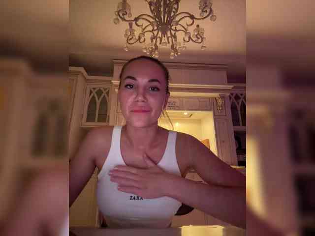 QWEENII webcam