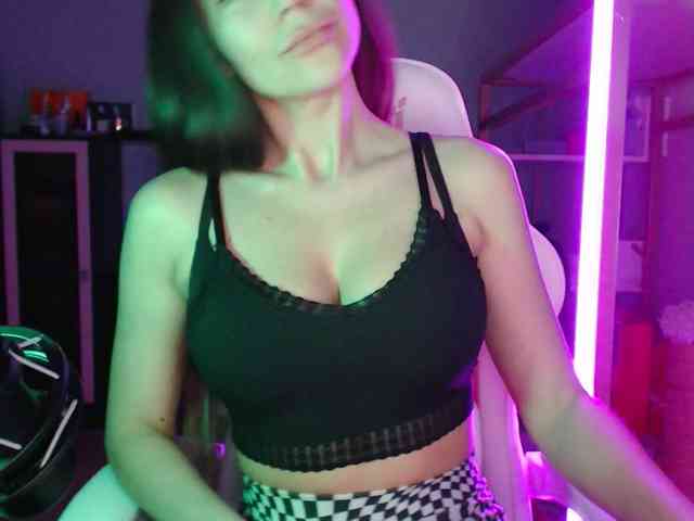 QWEENII Live Webcam on BongaCams