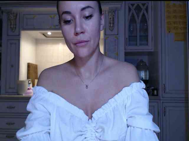 QWEENII webcam