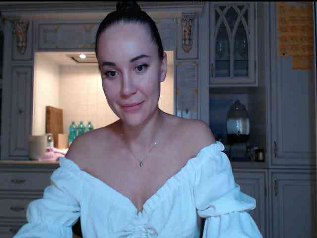 QWEENII webcam