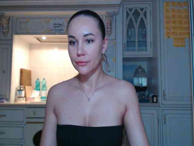 QWEENII webcam