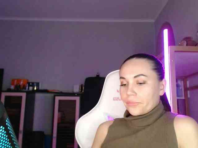 QWEENII Live Webcam on BongaCams