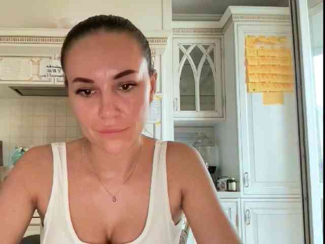 QWEENII webcam