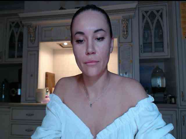 QWEENII webcam