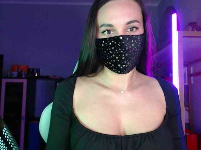 QWEENII Live Webcam on BongaCams