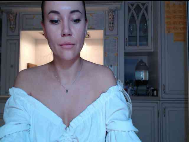 QWEENII webcam