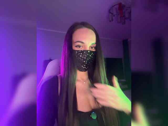 QWEENII Live Webcam on BongaCams