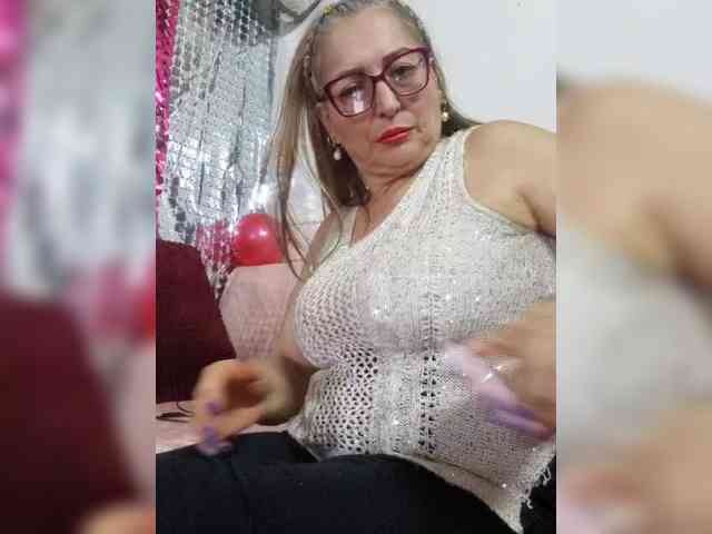 miatitsmature webcam