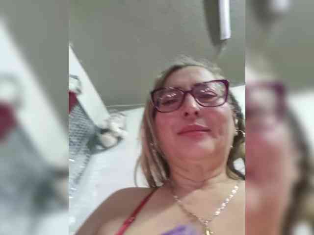 miatitsmature webcam