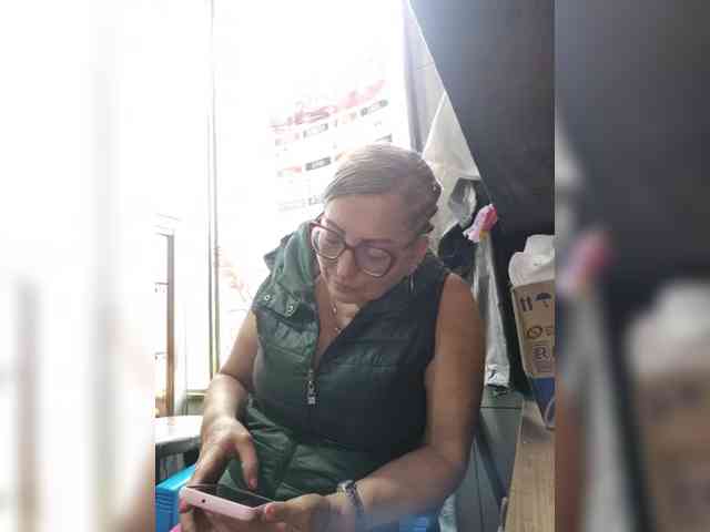 miatitsmature webcam