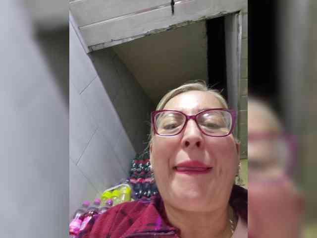 miatitsmature webcam