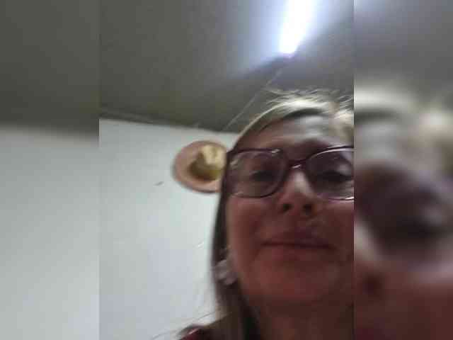 miatitsmature webcam