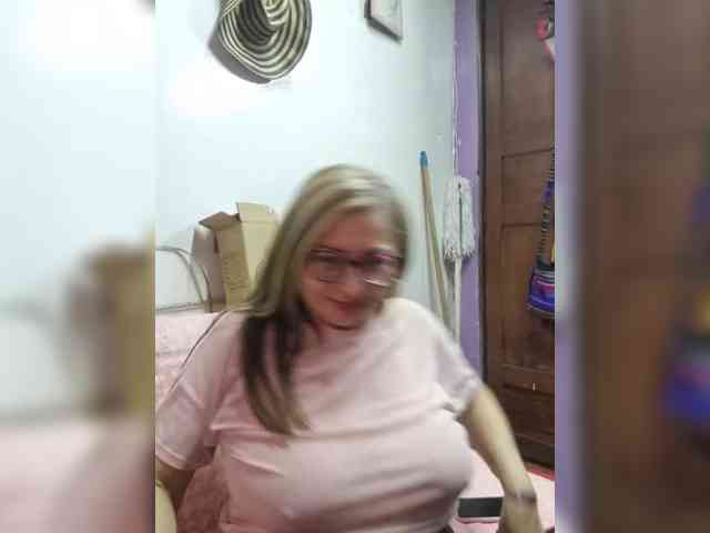miatitsmature webcam