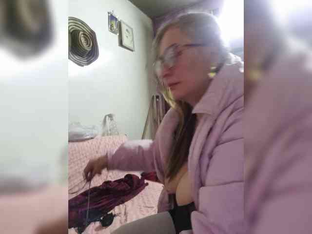 miatitsmature webcam