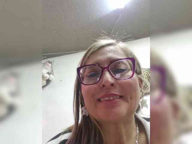 miatitsmature webcam