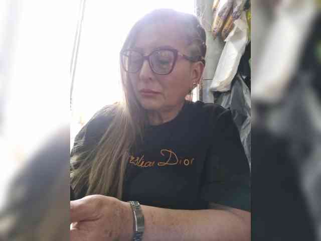 miatitsmature webcam