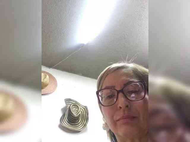 miatitsmature webcam