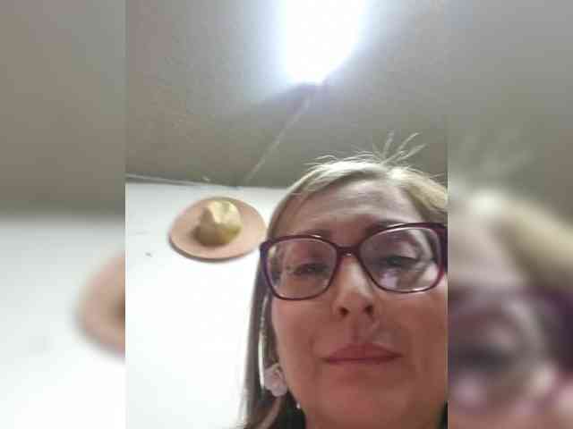 miatitsmature webcam