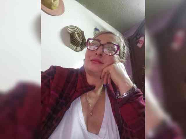 miatitsmature Live Webcam on BongaCams