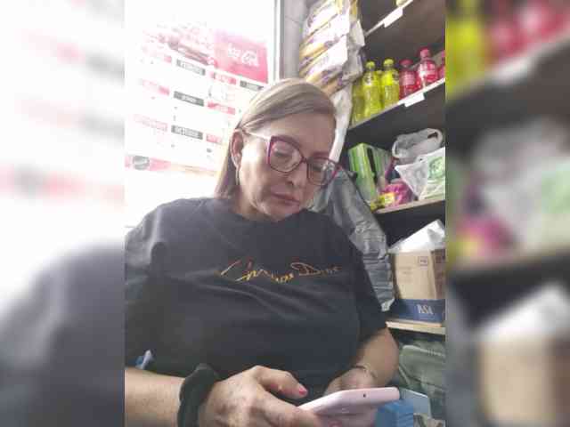 miatitsmature webcam