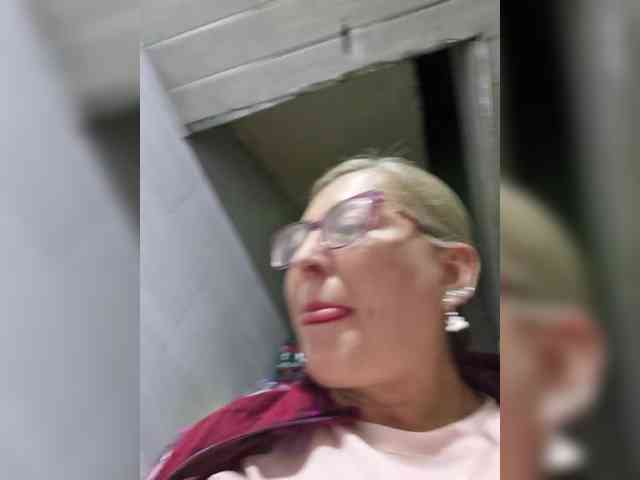 miatitsmature webcam