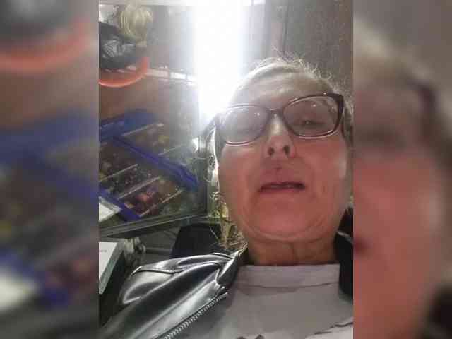 miatitsmature webcam