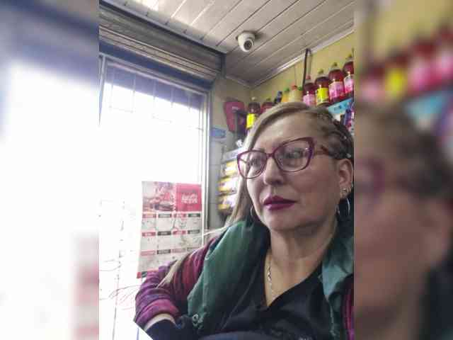 miatitsmature webcam