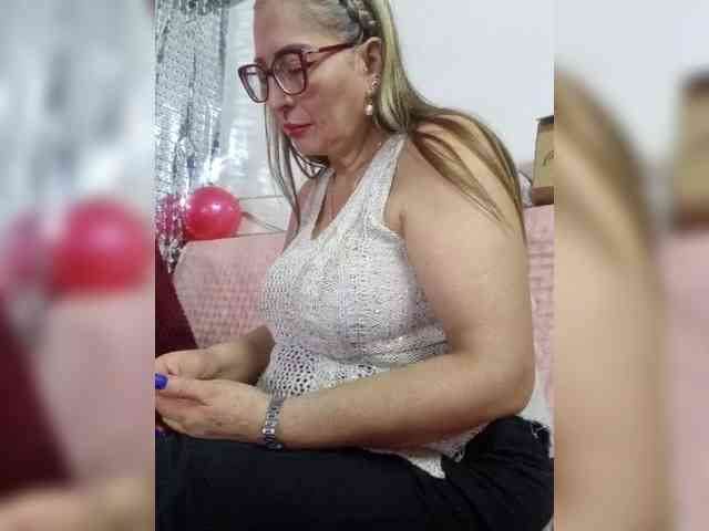miatitsmature webcam