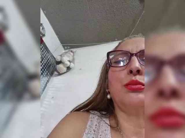 miatitsmature webcam