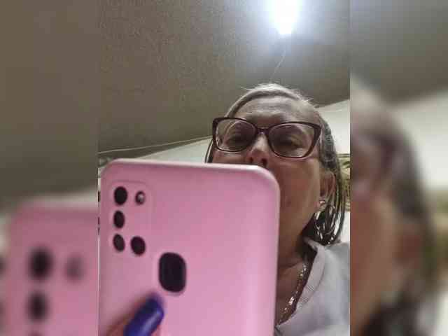 miatitsmature webcam