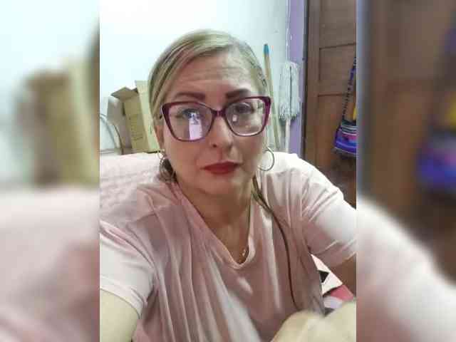 Group chat for 40 tokens, Privates for 60 89 tokens, Trimmed latina, Trimme..., Bongacams Mature 2