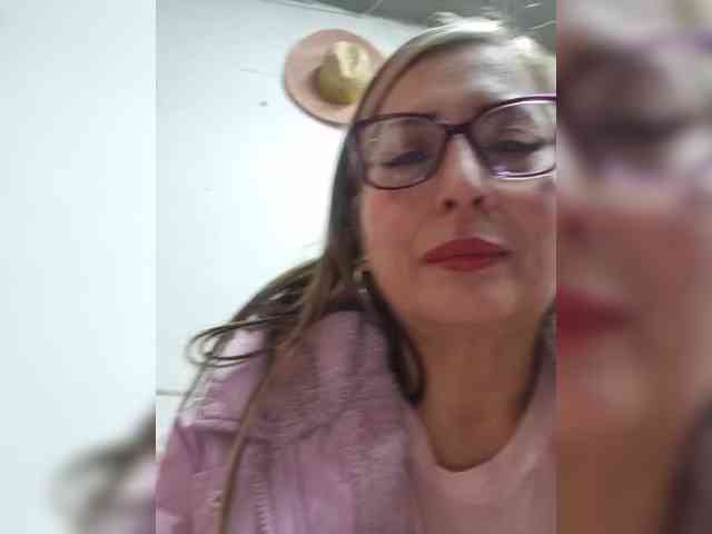 miatitsmature webcam
