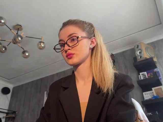 Lilith_Treasure webcam