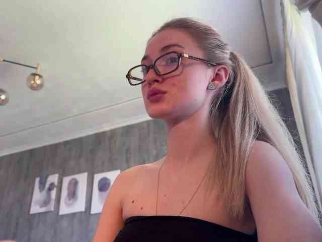 Lilith_Treasure webcam