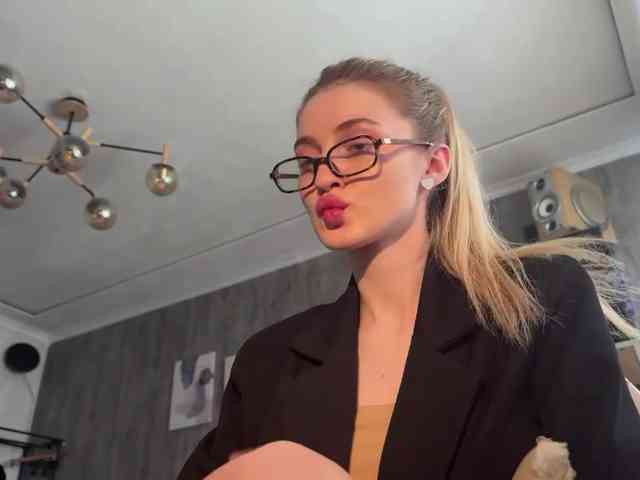 Lilith_Treasure webcam