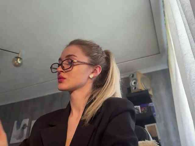 Lilith_Treasure webcam