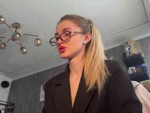 Lilith_Treasure webcam