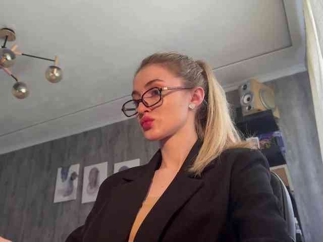 Lilith_Treasure webcam